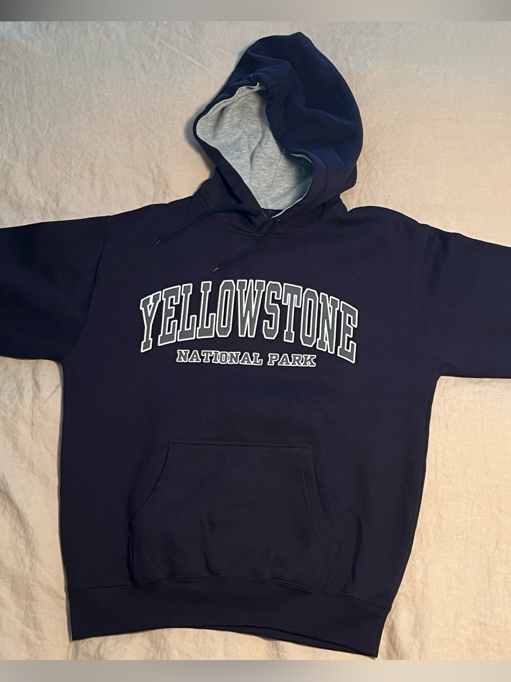 Yellowstone National Park Navy Hooded Sweatshirt, NWOT Medium